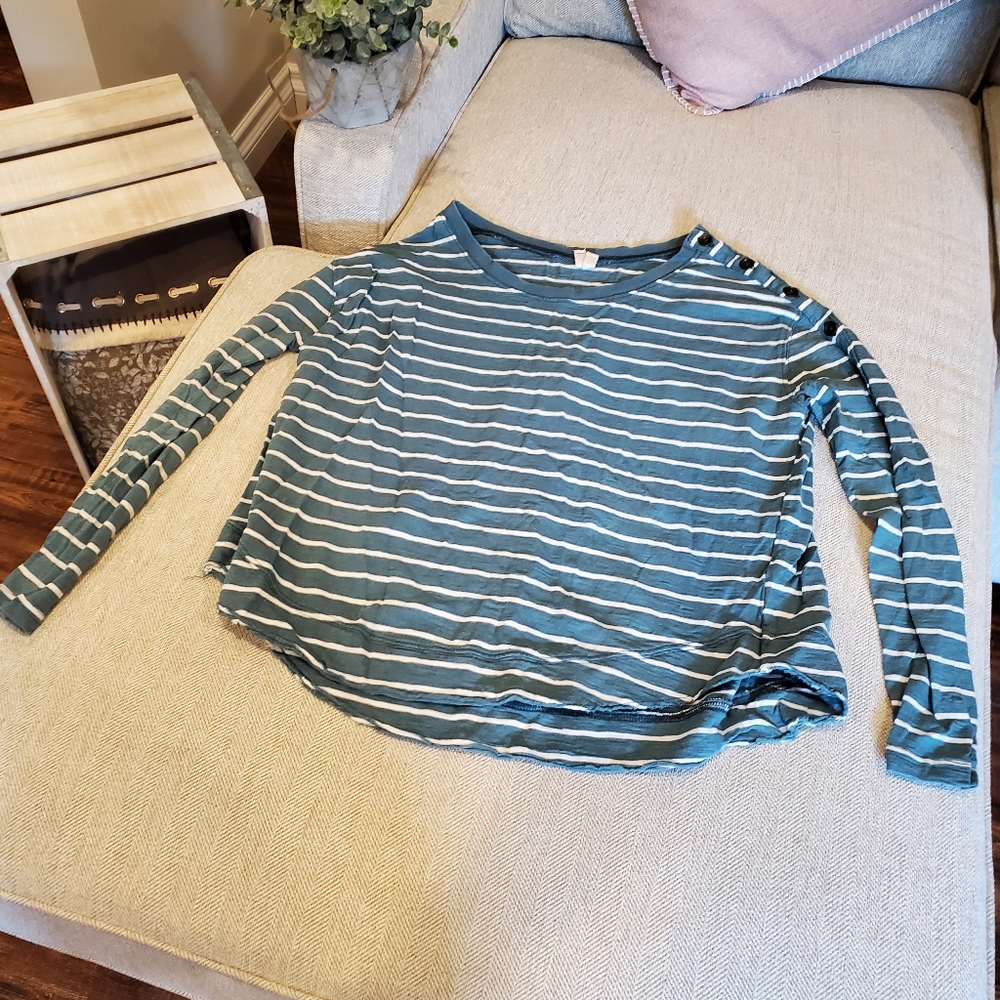 We The Free long sleeve shirt size Small